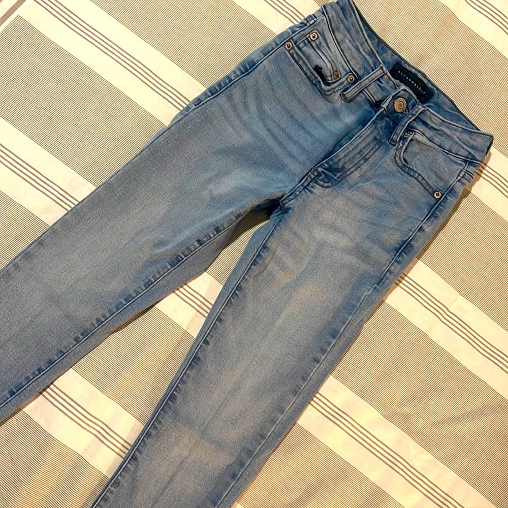 Aeropostale High Rise Jegging 000 R gently used condition.  THESE ARE SIZE 000 R